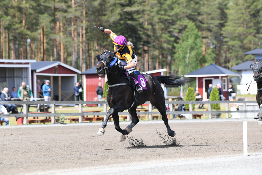 Black in Black mål 221.jpg